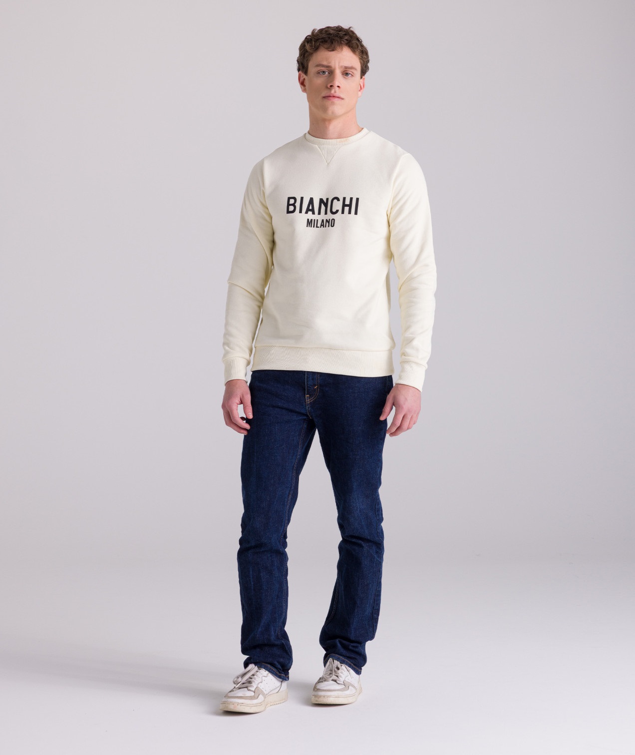fan_lifestyle_sweat_blanc_bianchi_milano_2025_2
