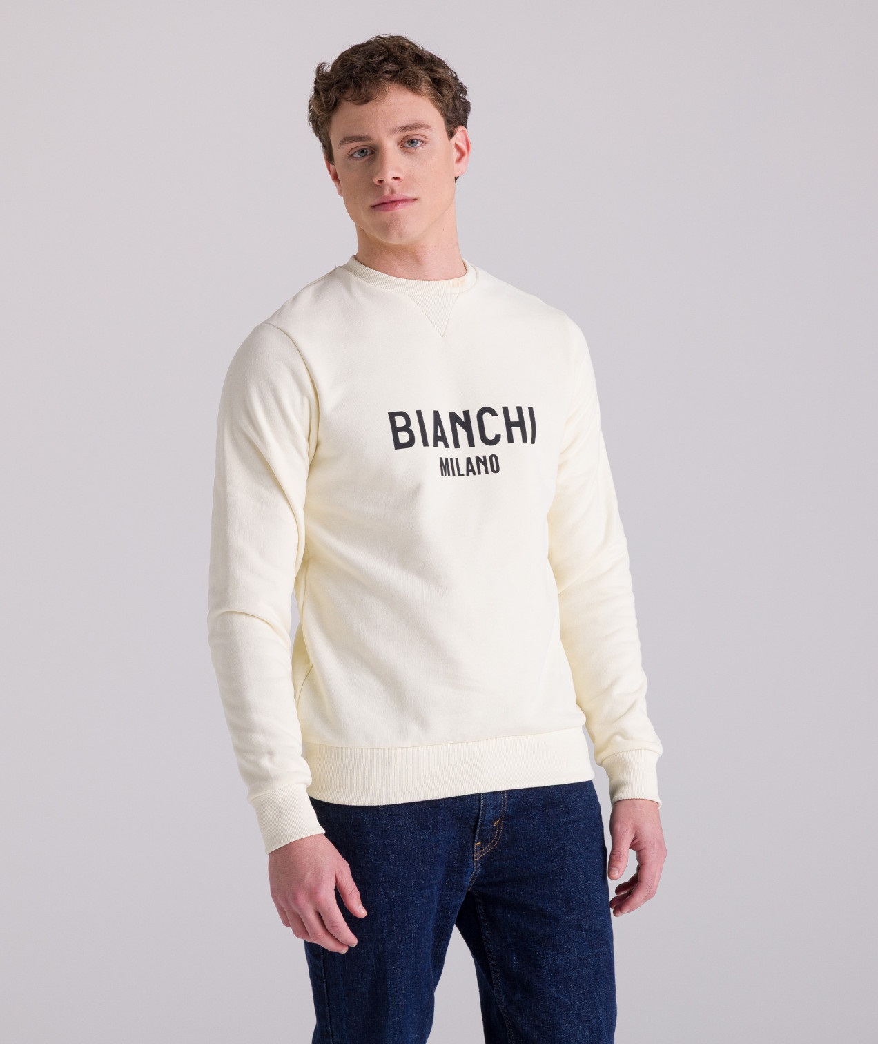 fan_lifestyle_sweat_blanc_bianchi_milano_2025