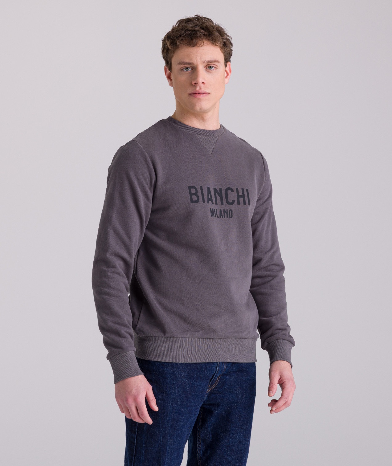 fan_lifestyle_sweat_gris_bianchi_milano_2025