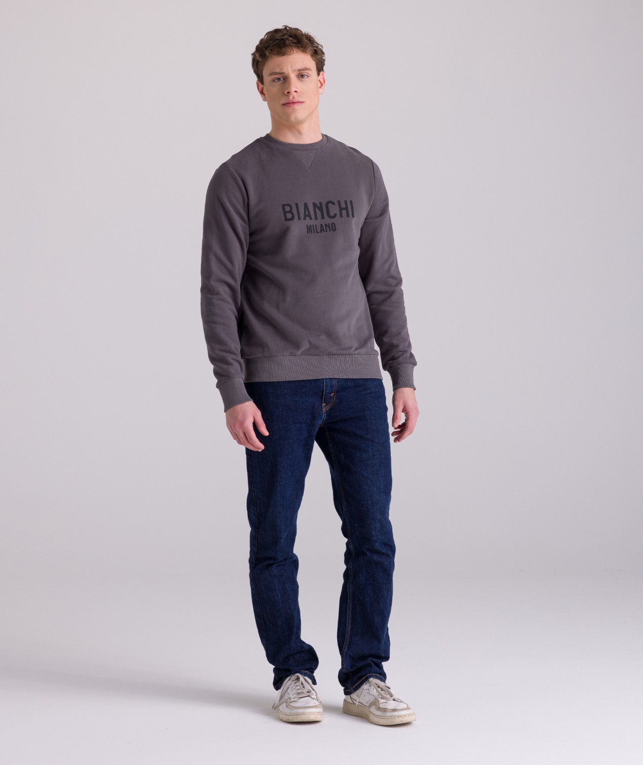 fan_lifestyle_sweat_gris_bianchi_milano_2025_2