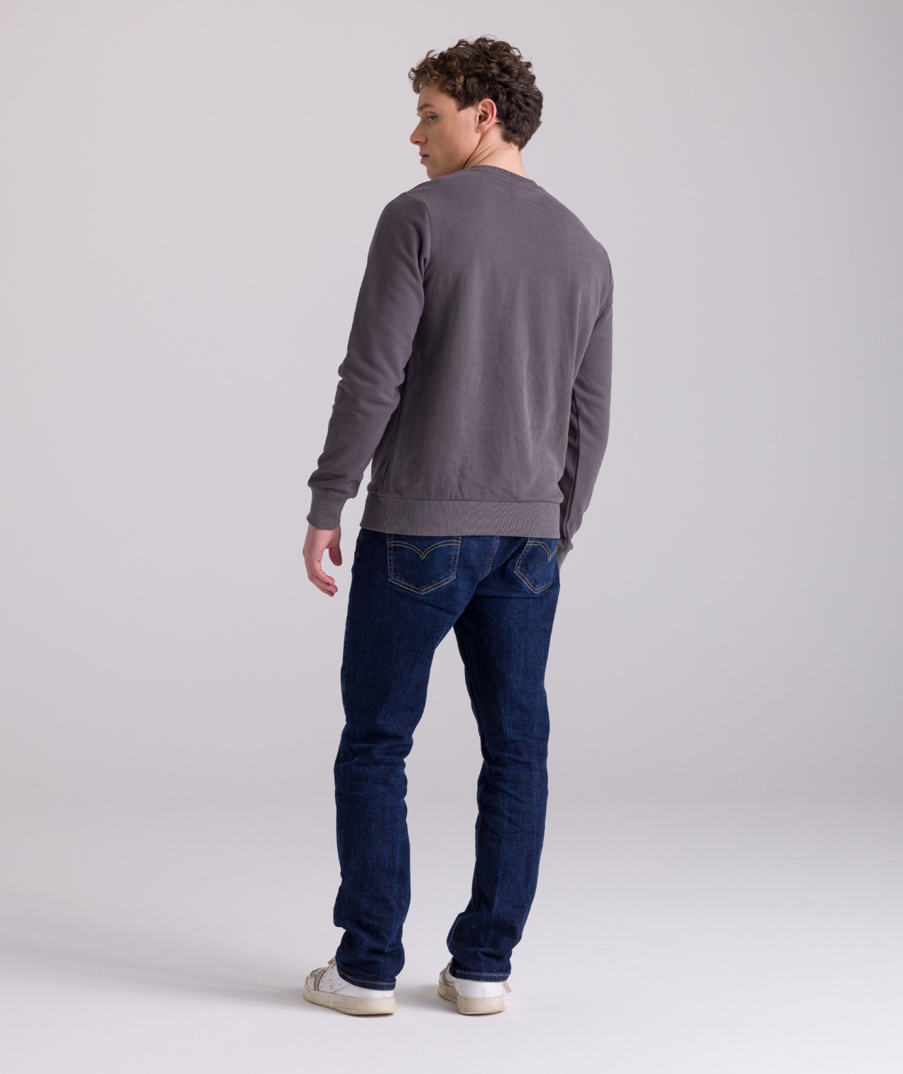 fan_lifestyle_sweat_gris_bianchi_milano_2025_3