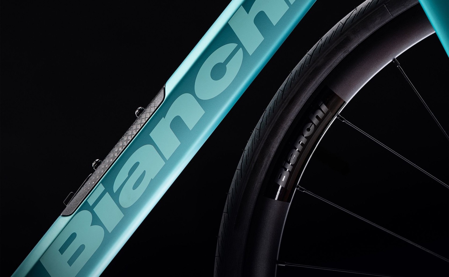 Infinito_105_di2_velo_celeste_ck16_8x_bianchi_2026_3