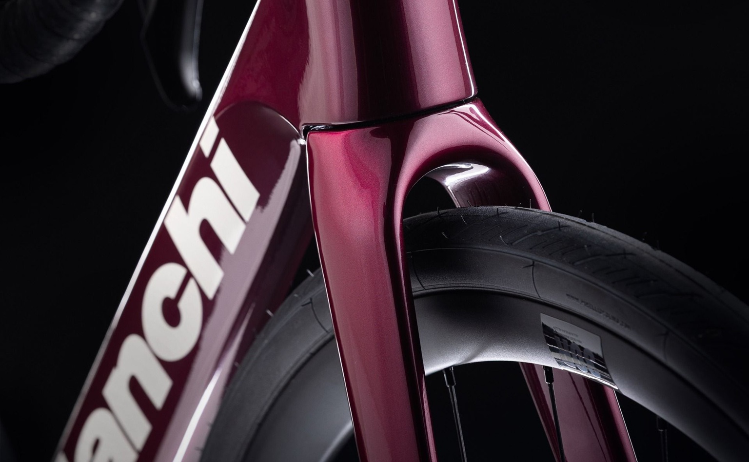 Infinito_105_di2_velo_rouge_rubis_blanc_9g_bianchi_2026_3