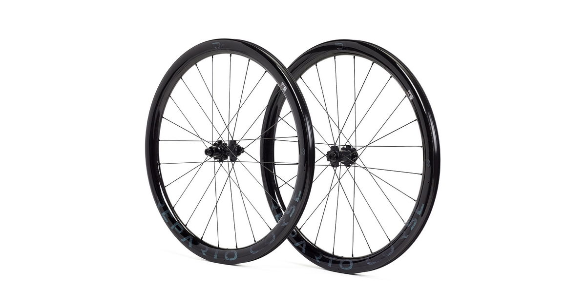 Shimano RX870 paire de roues gravel en carbone pour la compétition
