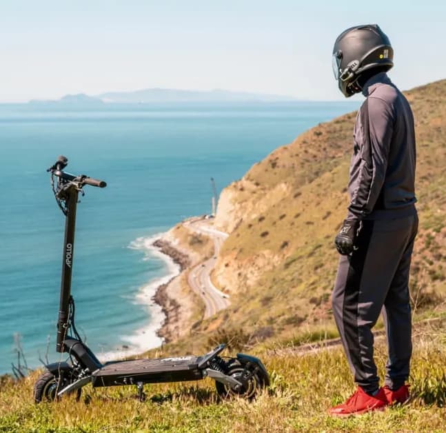 trottinette electrique tout terrain sur la cote