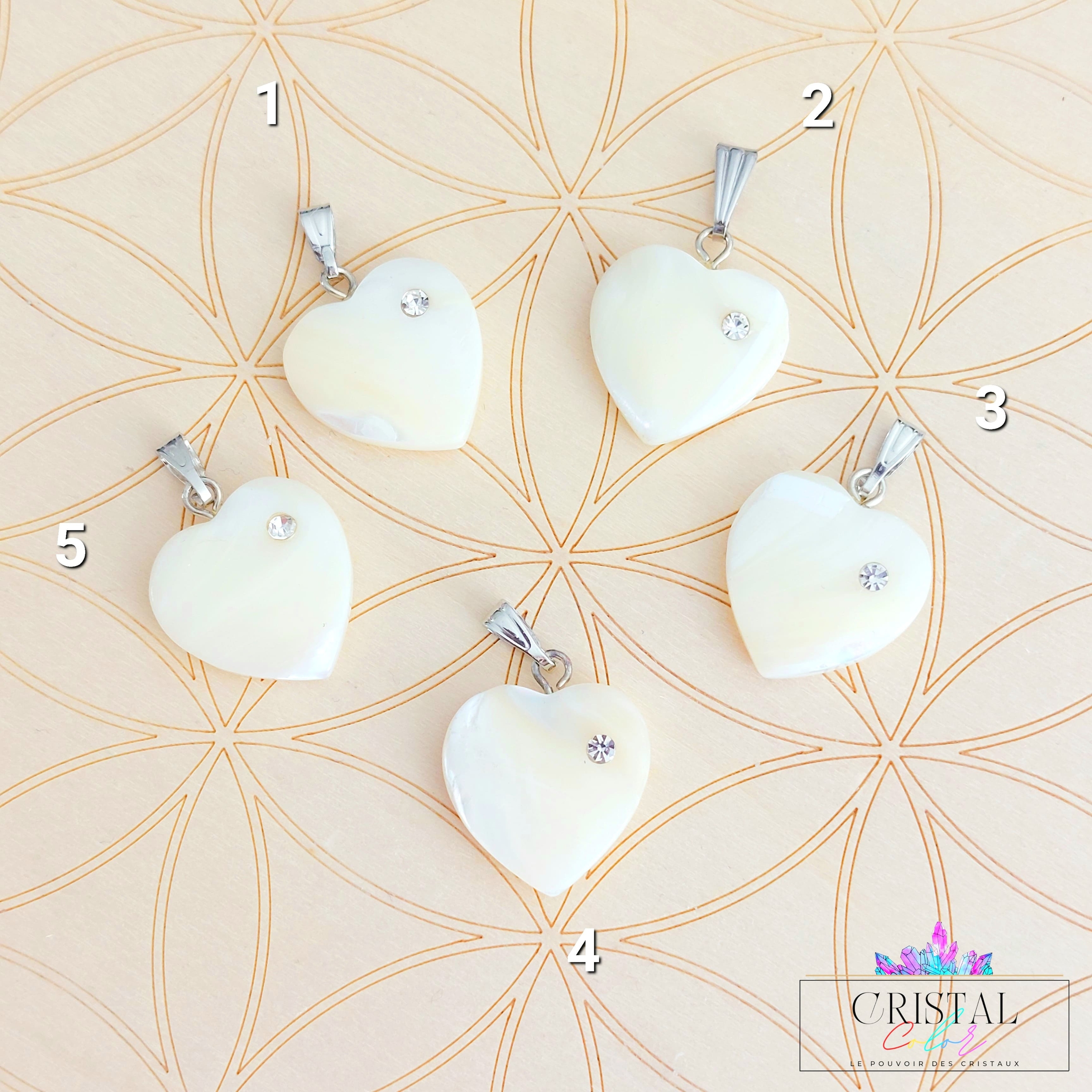 pendentifs-coeurs-nacre-cristal-color-le-pouvoir-des-cristaux-by-aline-lithotherapie-pierres-naturelles
