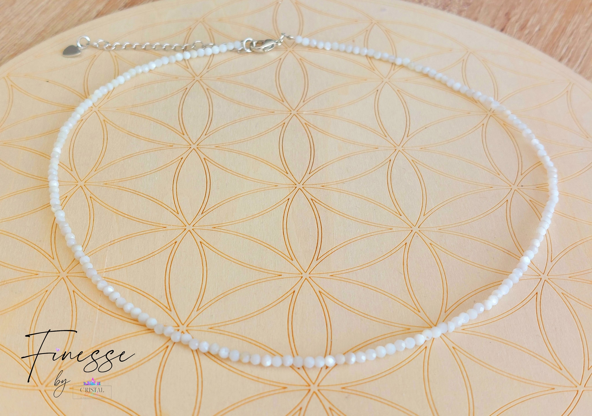 Collier ras du cou en perles de Pierre de Lune Blanche Pierres