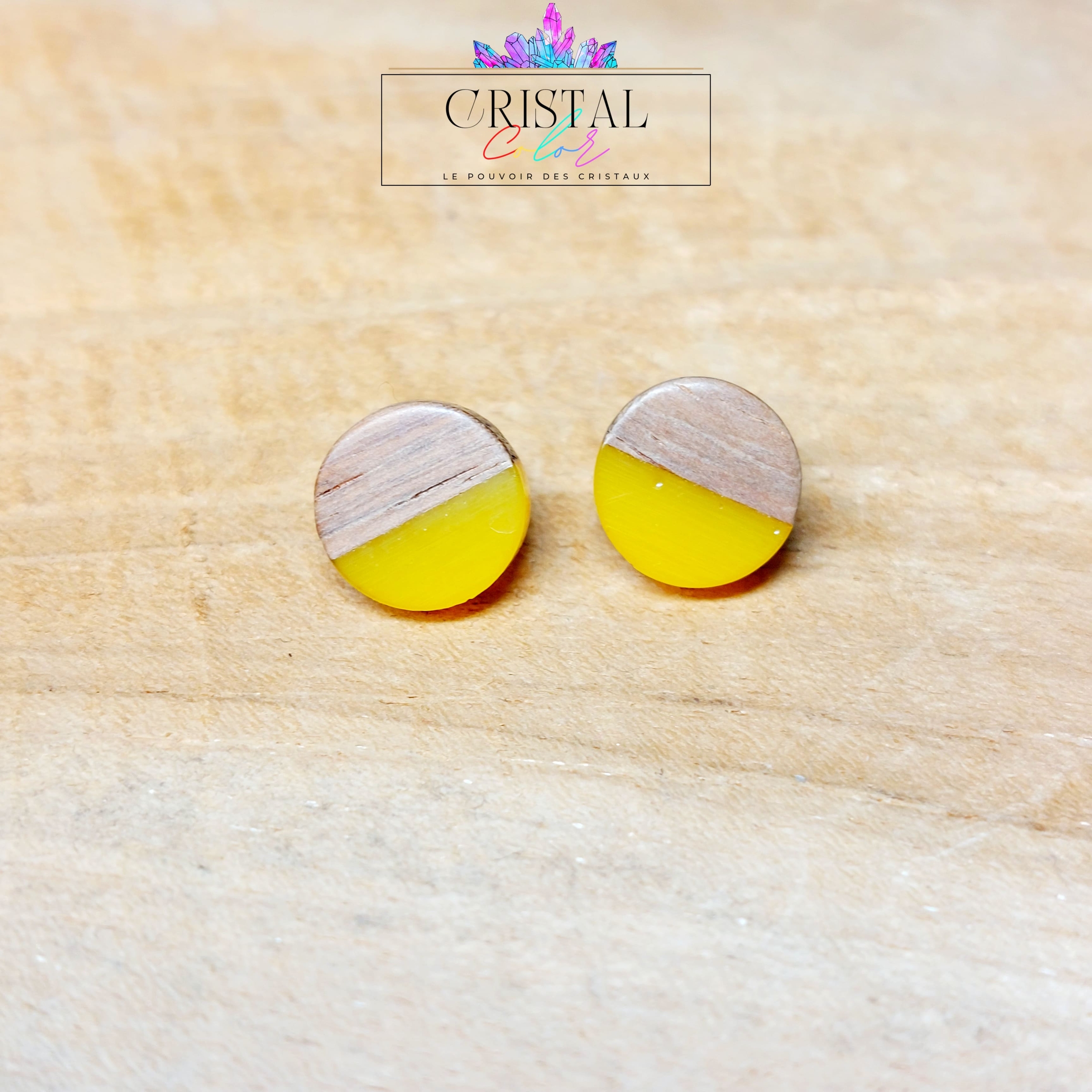 boucles-d-oreilles-puces-bois-résine-cristal-color-le-pouvoir-des-cristaux-by-aline-jaune-opaque