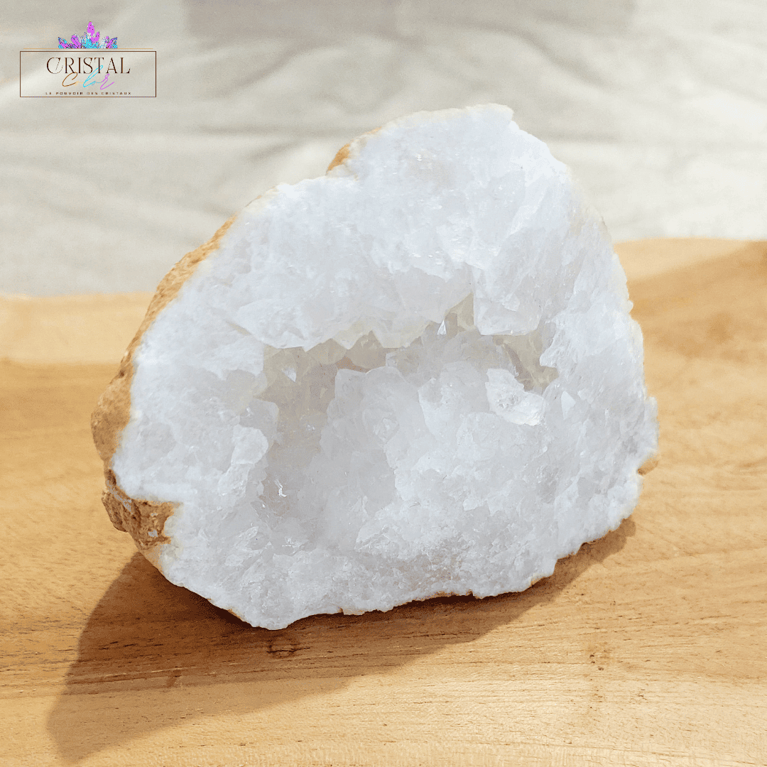 geode-1-cristal-de-roche-quartz-blanc-lithotherapie-pierre-naturelle-cristal-color-le-pouvoir-des-cristaux-by-aline-carré-1