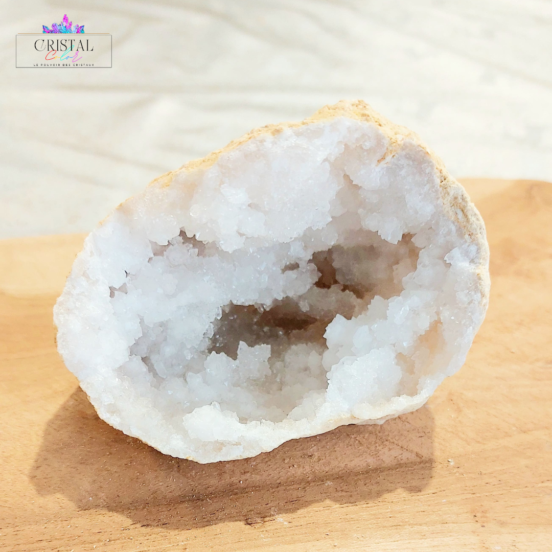 geode-2-cristal-de-roche-quartz-blanc-lithotherapie-pierre-naturelle-cristal-color-le-pouvoir-des-cristaux-by-aline-carré-1