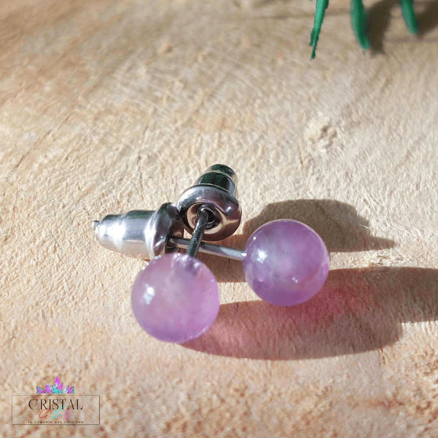 boucles-d-oreilles-puces-amethyste-lithotherapie-pierres-naturelles-cristal-color-le-pouvoir-des-cristaux-carree