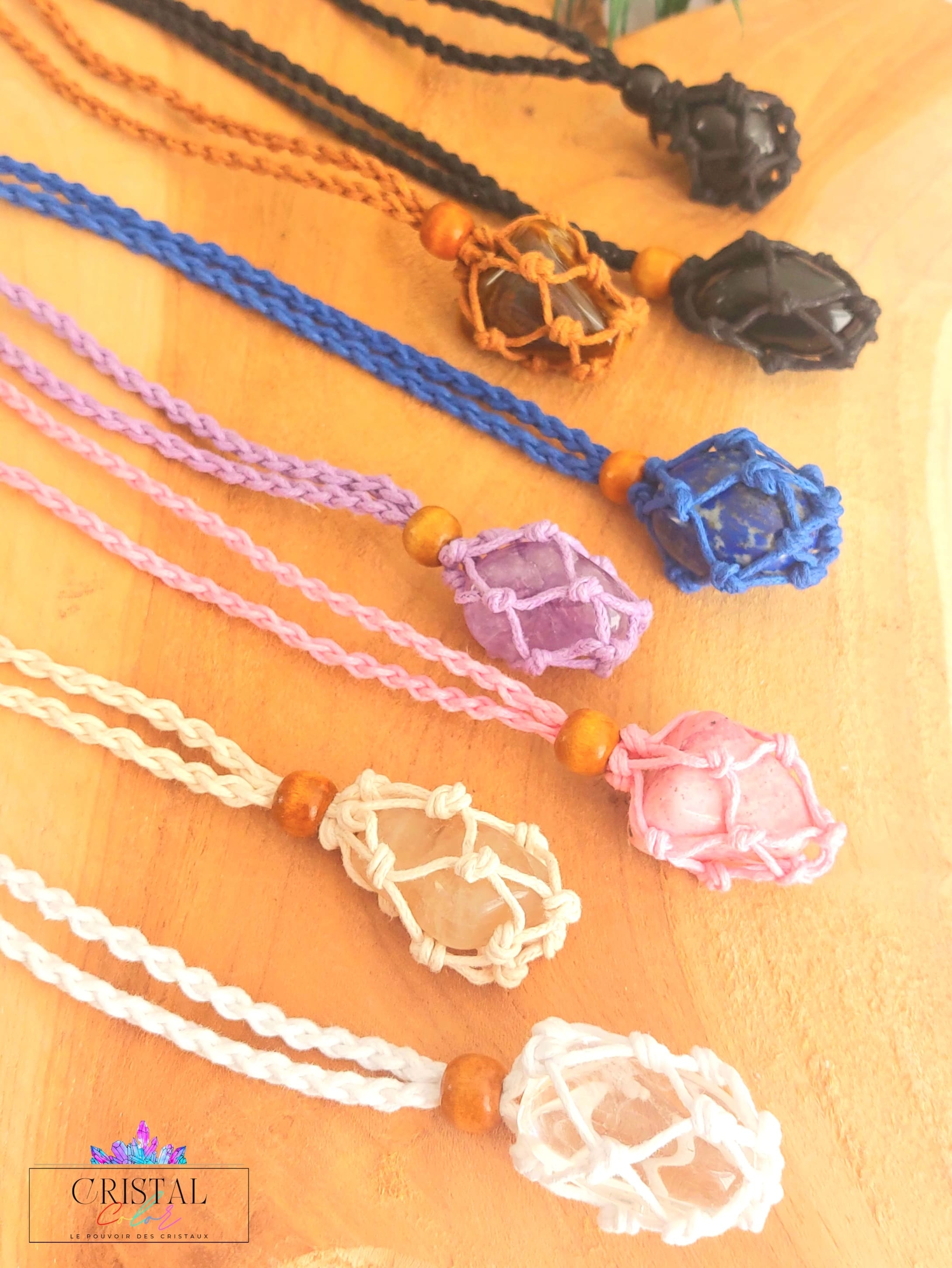 collier-cordon-tresse-porte-pierre-cage-pierre-macrame-couleurs-lithotherapie-pierres-naturelles-cristal-color-le-pouvoir-des-cristaux