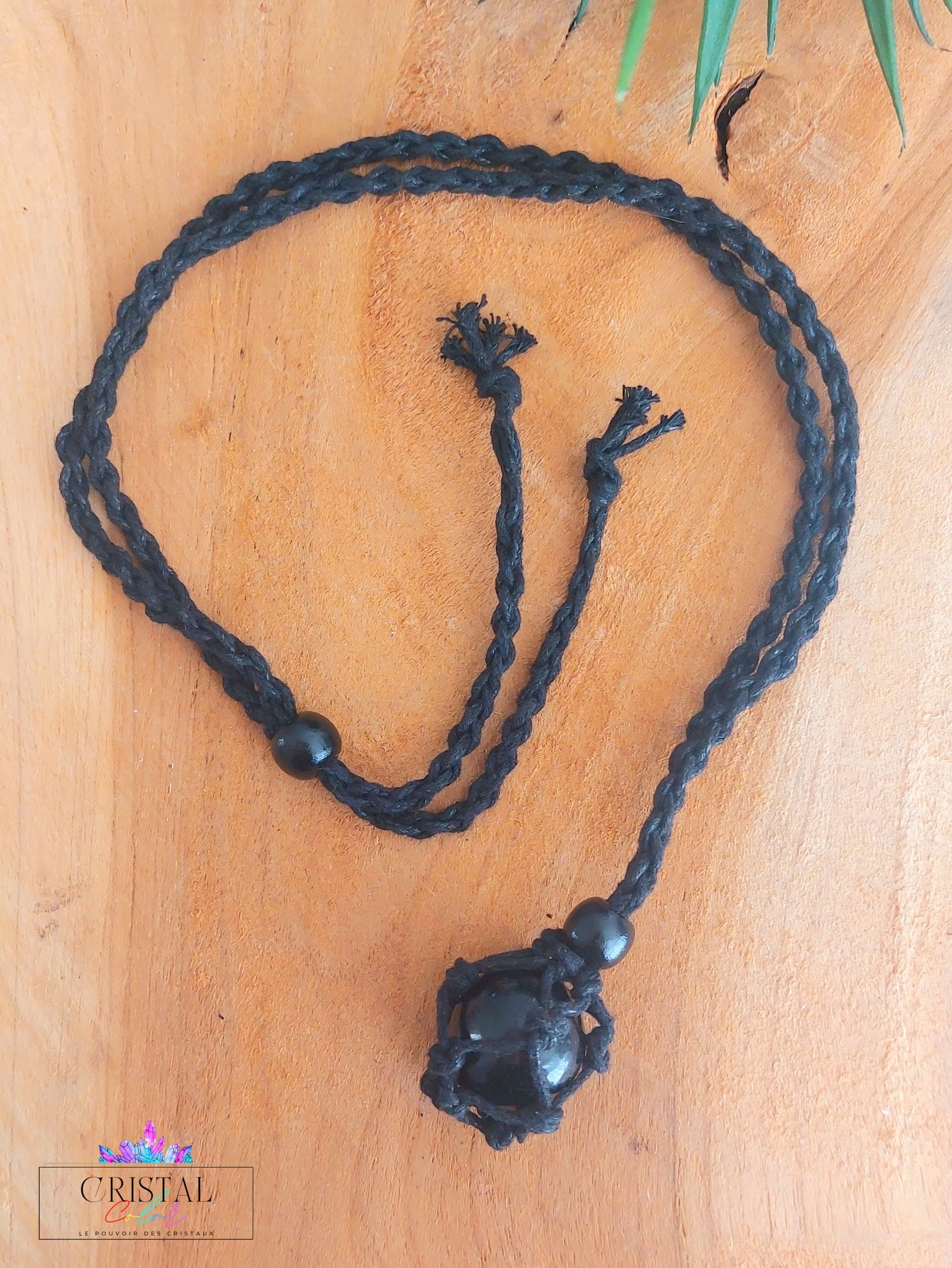 collier-cordon-tresse-porte-pierre-cage-pierre-macrame-noir-lithotherapie-pierres-naturelles-cristal-color-le-pouvoir-des-cristaux