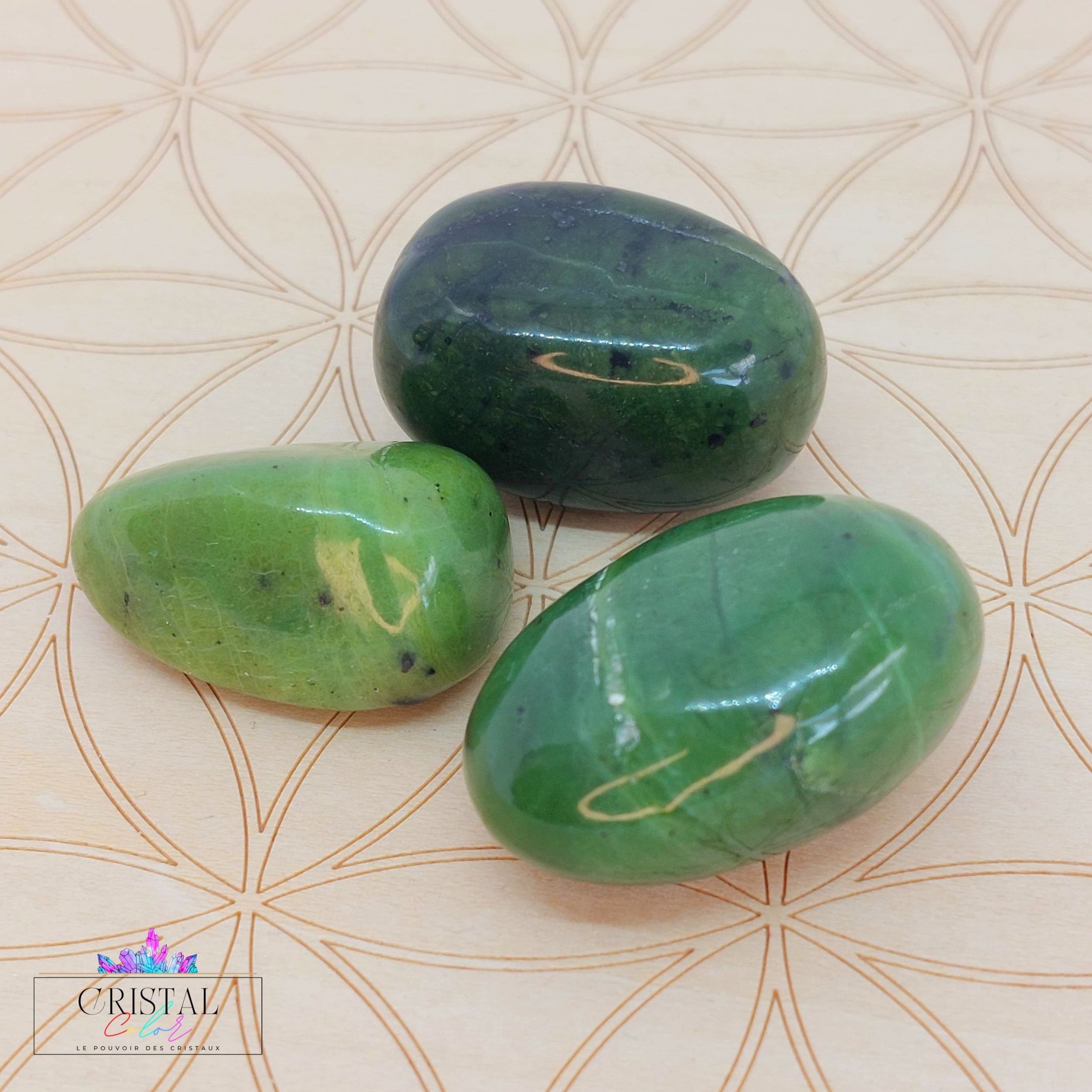 jade-neprite-pierre-roulee-pierre-naturelle-2cm-cristal-color-le-pouvoir-des-cristaux-by-aline-lithotherapie