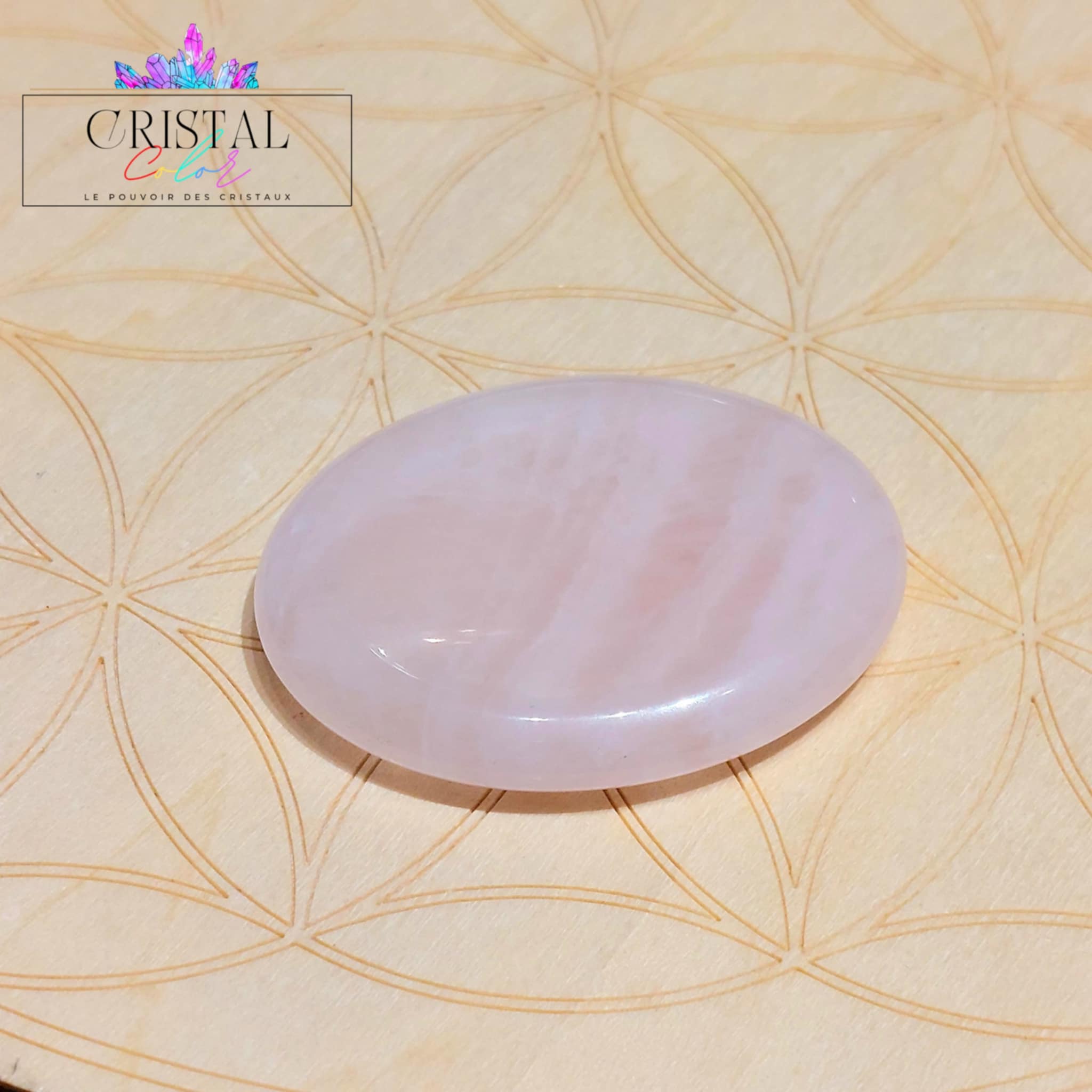 galet-anti-stress-pierre-pouce-quartz-rose-paix-interieure-sommeil-cristal-color-pierre-naturelle-lithotherapie-1
