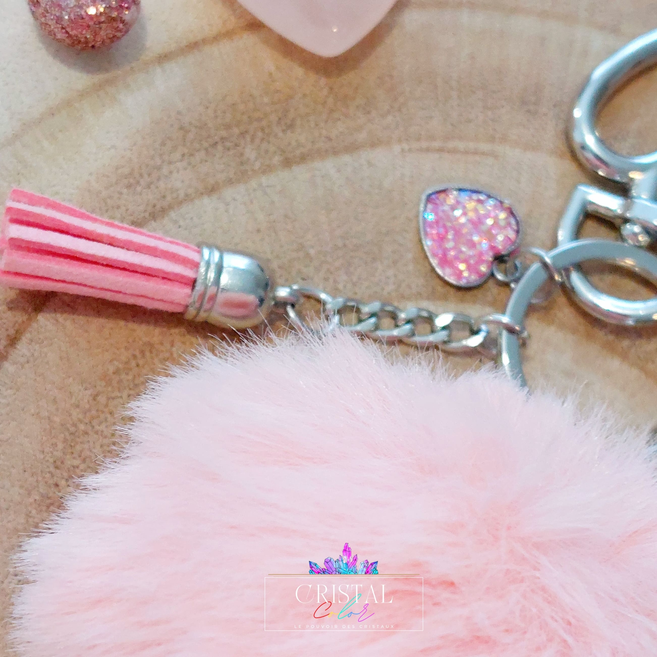 porte-cles-fourrure-pompon-rose-quartz-rose-cristal-de-verre-pierres-naturelles-st-valentin-cristal-color-le-pouvoir-des-cristaux-coeur-amour-2