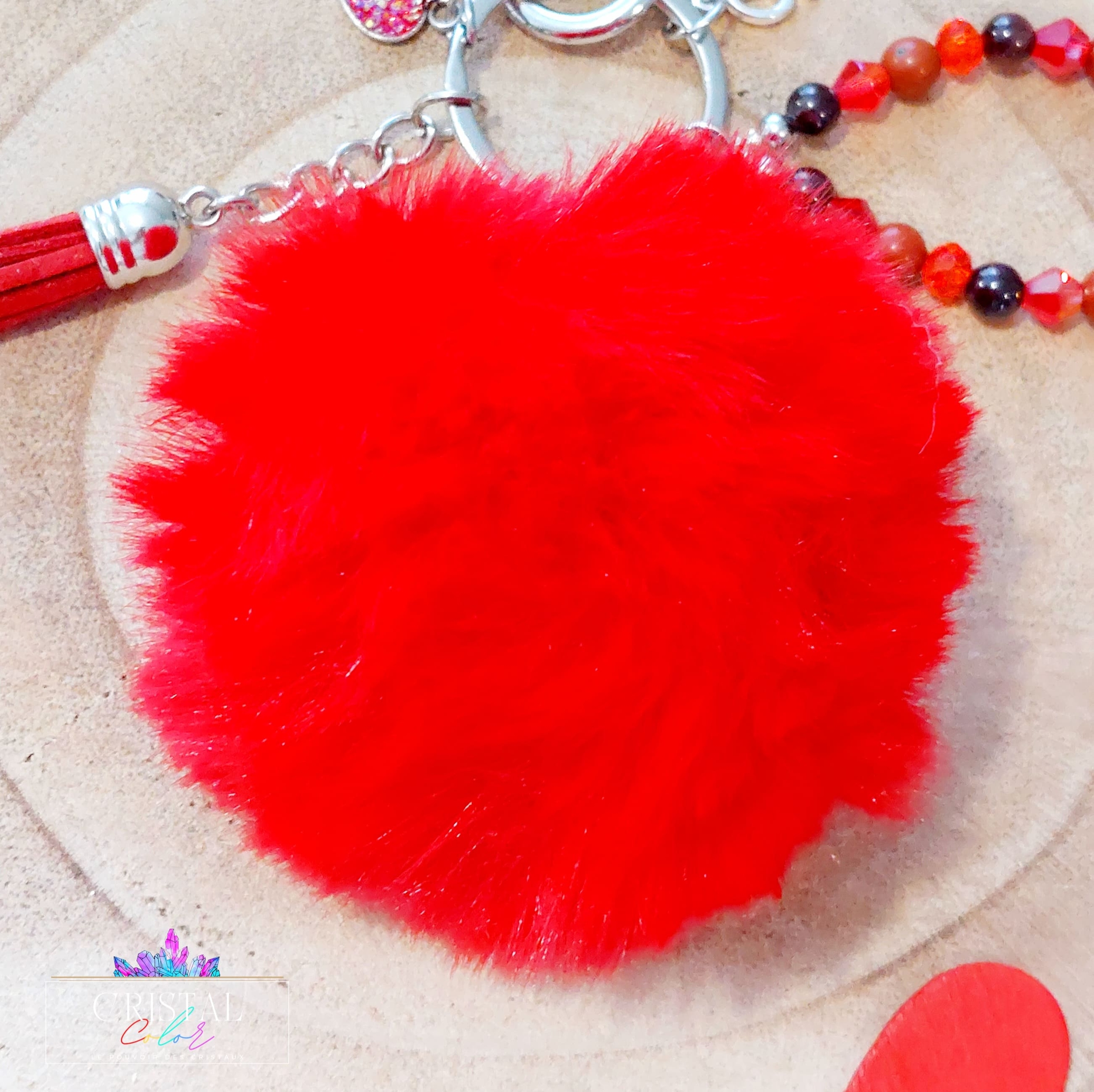 porte-cles-fourrure-pompon-rouge-grenat-jaspe-rouge-cristal-de-verre-pierres-naturelles-st-valentin-cristal-color-le-pouvoir-des-cristaux-coeur-amour-4