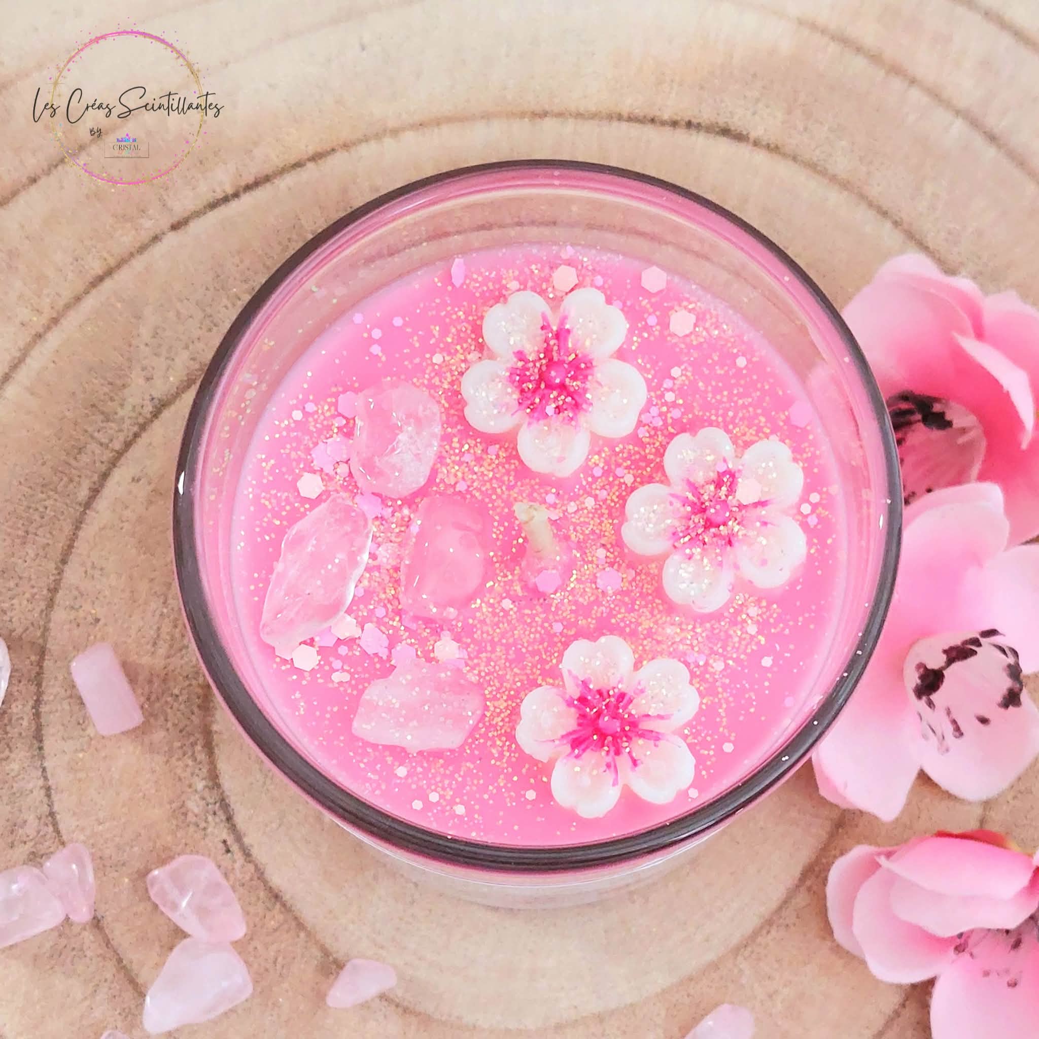 bougie-artisanale-fleur-de-cerisier-cire-vegetale-coco-soja-quartz-rose-parfum-de-grasse-les-creas-scintillantes-by-cristal-color-3