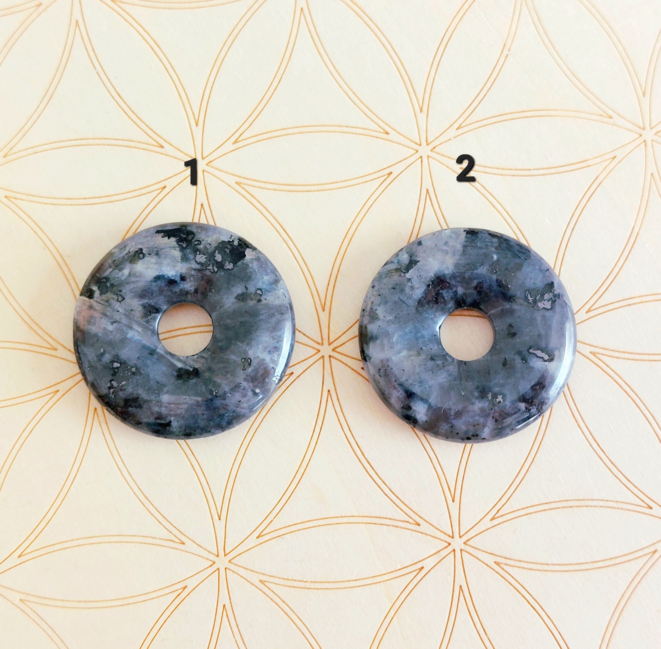 pendentif-donut-disque-p-cercle-pierre-naturelle-larkivite