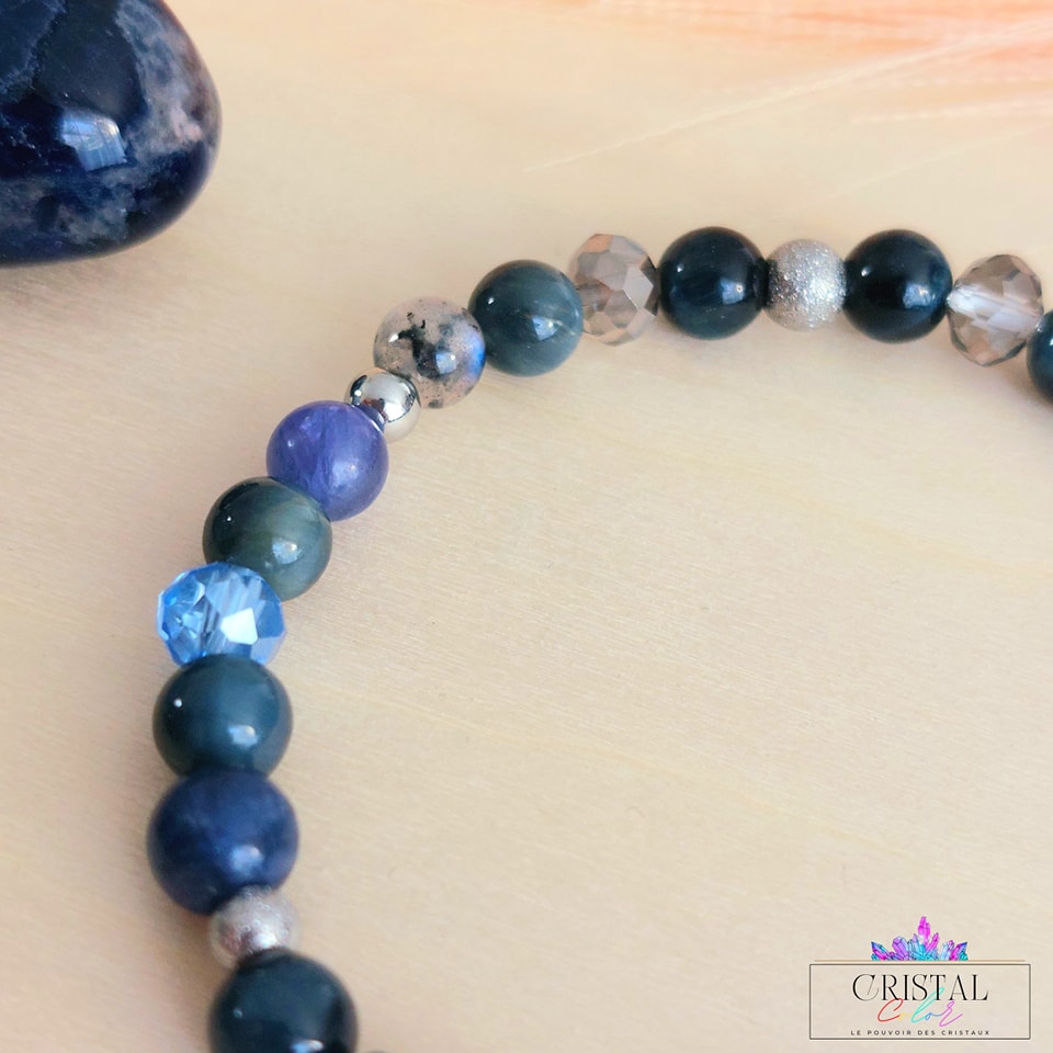 bracelet-pierres-naturelles-modele-selene-les-raffines-cristal-color-le-pouvoir-des-cristaux-by-aline-lithotherapie-labradorite-tanzanite-sodalite-oeil-de-faucon-2