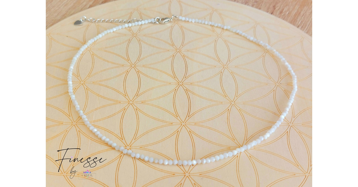 Collier ras du cou en perles de Pierre de Lune Blanche Pierres