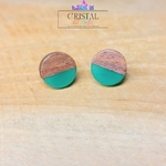 boucles-d-oreilles-puces-bois-résine-cristal-color-le-pouvoir-des-cristaux-by-aline-vert-sapin-translucide