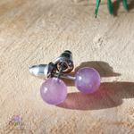 boucles-d-oreilles-puces-amethyste-lithotherapie-pierres-naturelles-cristal-color-le-pouvoir-des-cristaux-carree