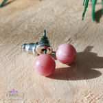 boucles-d-oreilles-puces-tiges-rhodonite-lithotherapie-pierres-naturelles-cristal-color-le-pouvoir-des-cristaux-carree