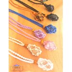 collier-cordon-tresse-porte-pierre-cage-pierre-macrame-couleurs-lithotherapie-pierres-naturelles-cristal-color-le-pouvoir-des-cristaux