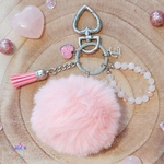 porte-cles-fourrure-pompon-rose-quartz-rose-cristal-de-verre-pierres-naturelles-st-valentin-cristal-color-le-pouvoir-des-cristaux-coeur-amour