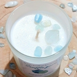 bougie-artisanale-cire-vegetale-coco-soja-pierres-naturelles-aigue-marine-cristal-color-le-pouvoir-des-cristaux-les-creas-scintillantes-1