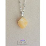pendentif-calcite-jaune-pierre-naturelle-cristal-color-le-pouvoir-des-cristaux-by-aline