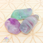 fluorite-fluorine-pierre-roulee-pierre-naturelle-2cm-cristal-color-le-pouvoir-des-cristaux-by-aline-lithotherapie