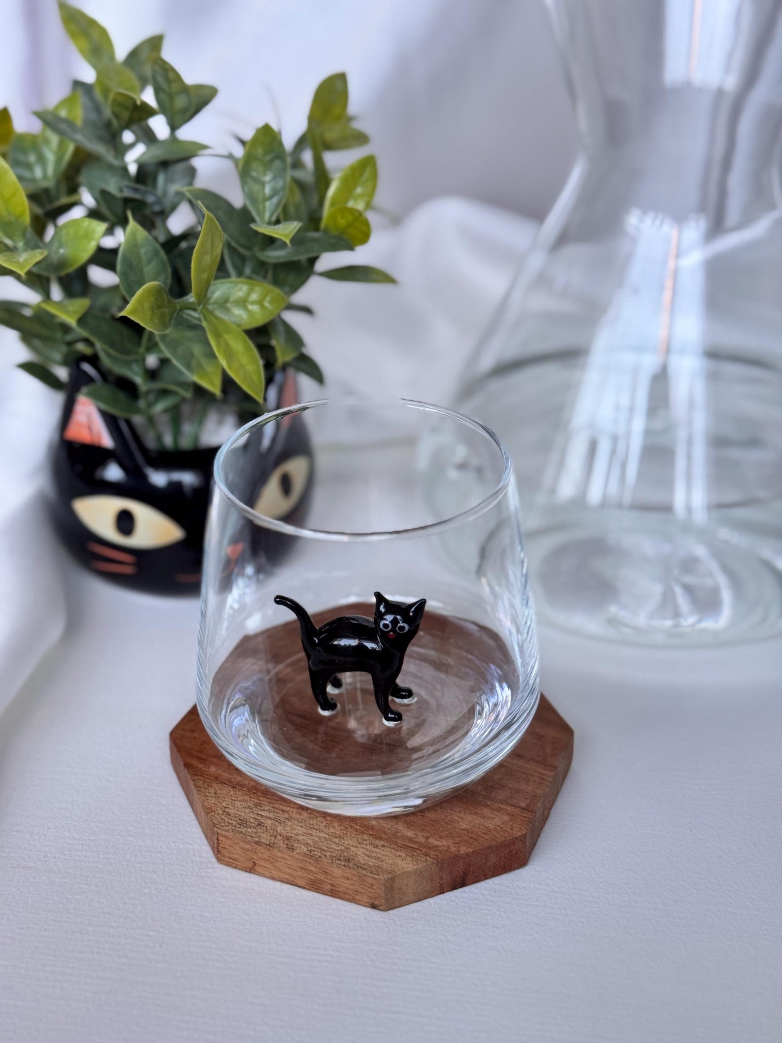 Murano cat glass with a white-and-black kitty inside