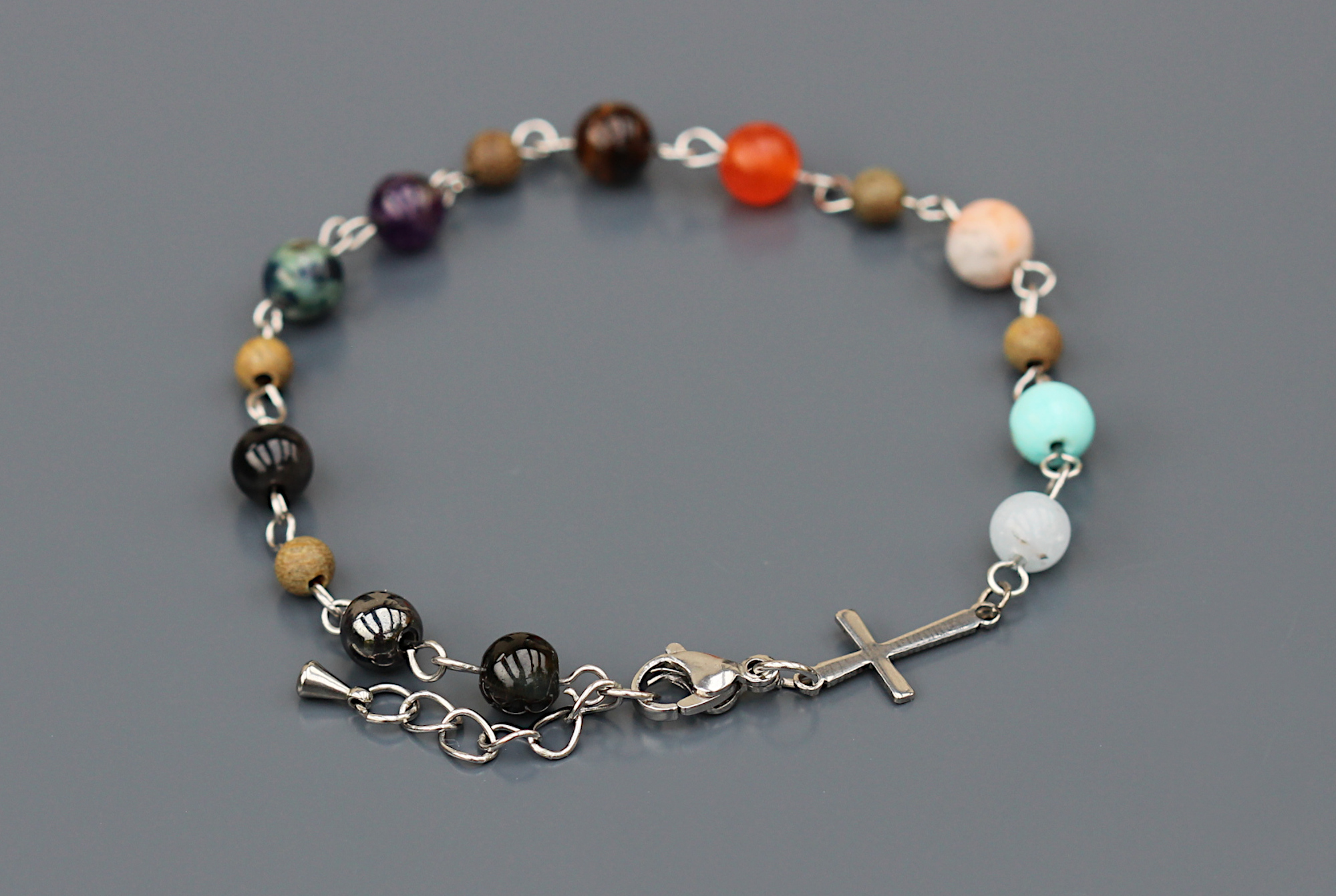 Bracelet Dizainier Aniel en pierres naturelles et perles en boix avec croix acier inoxydable