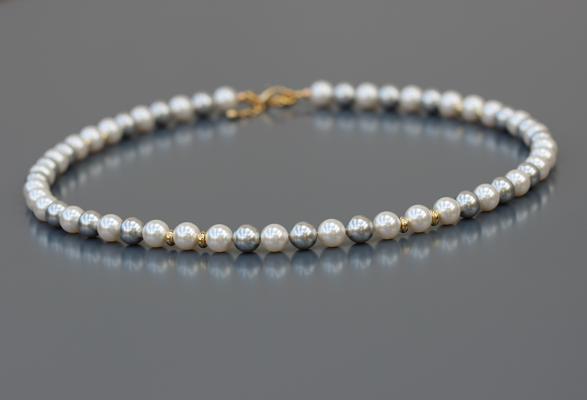 Collier mi-long pour femme en perles rondes Cristal européen blanc nacré et Heishi rondelle acier inox doré