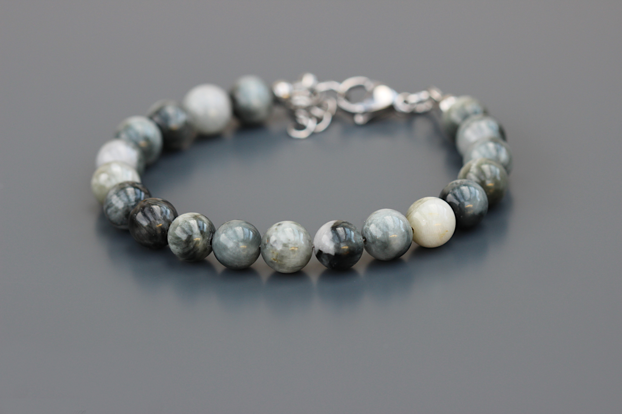 Bracelet perles rondes 8 mm en oeil daigle par DBCréations