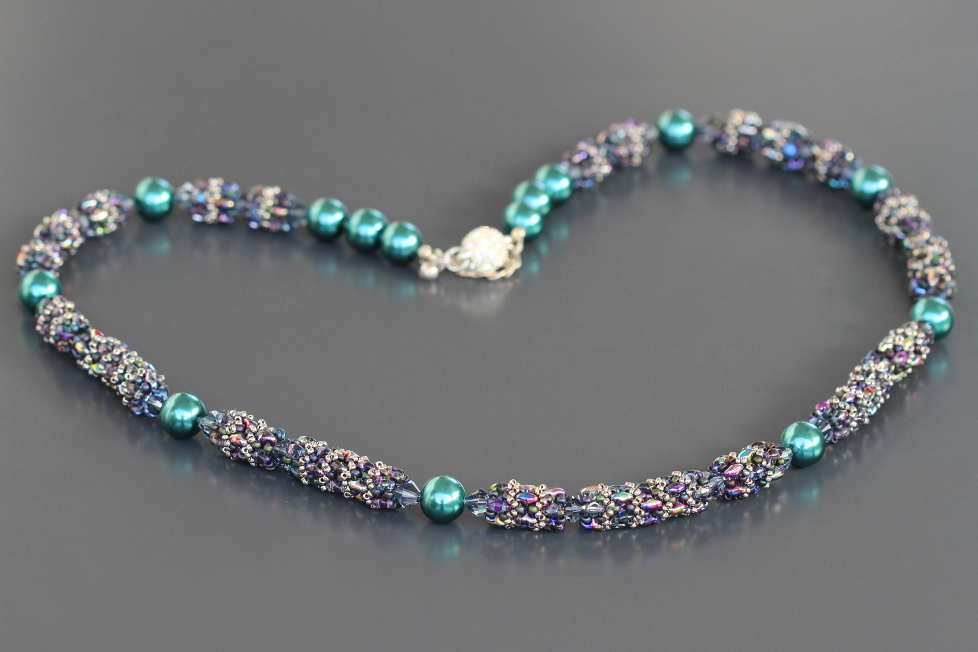 Collier Alyzéa en perles de verre avec perles perlées par DorienneBCréations