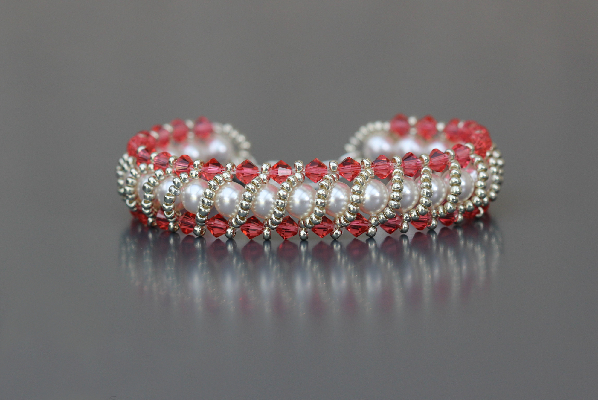 Bracelet Lisa rouge et blanc en cristal européen par DorienneBCréations