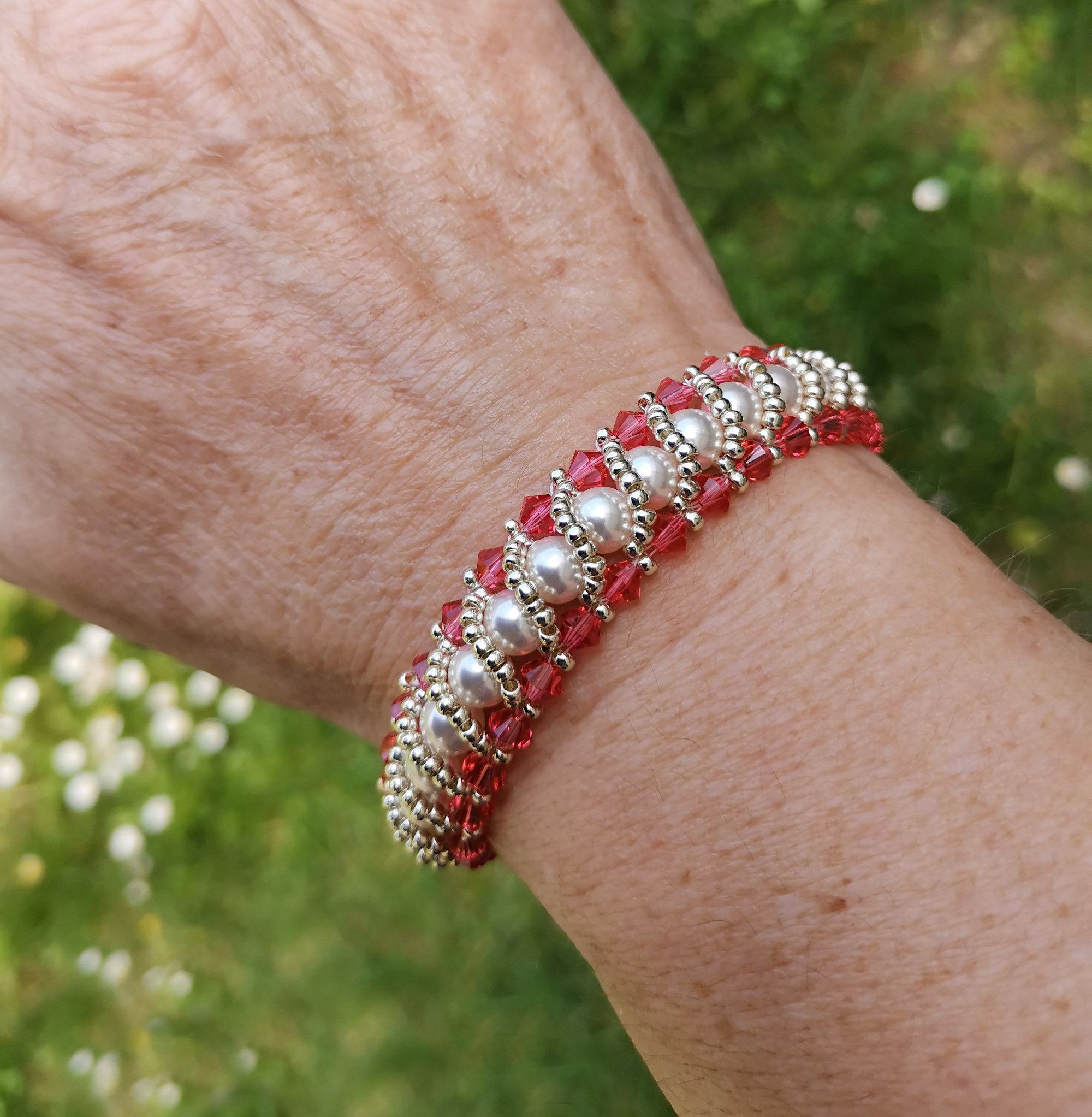 Bracelet Lisa corail perles nacrées et toupies cristal porté par DorienneB