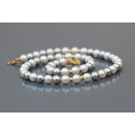 Collier pour femme en perles rondes nacrées blanches et heishi acier doré