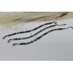 Les trois bracelets Tiphen en perles tila Miyuki vert clair et vert picasso avec half tila en zamac argenté vieilli. Fermoir et extension en acier inoxydable