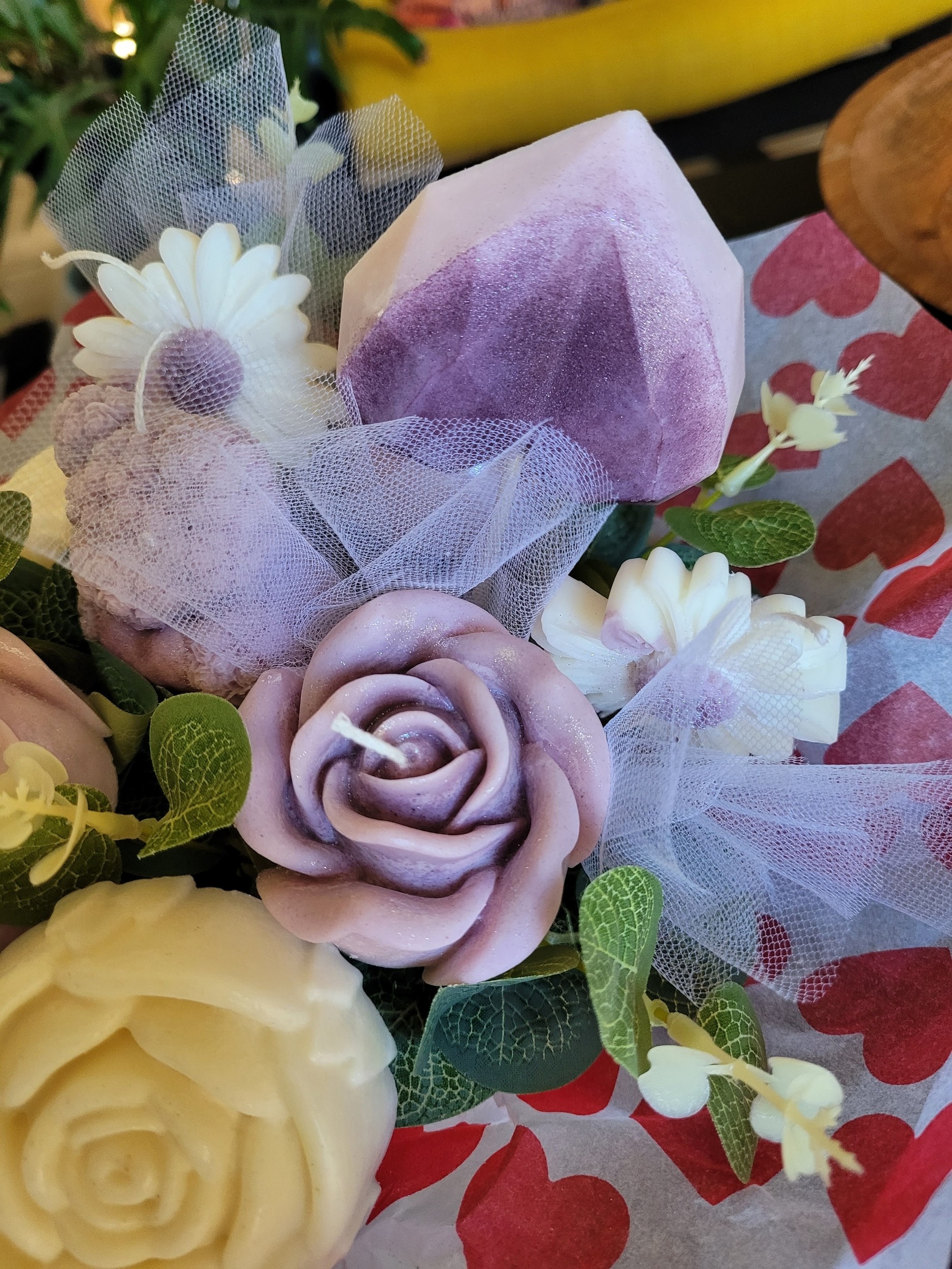 bougie-fete-meres-coeur-fleurs