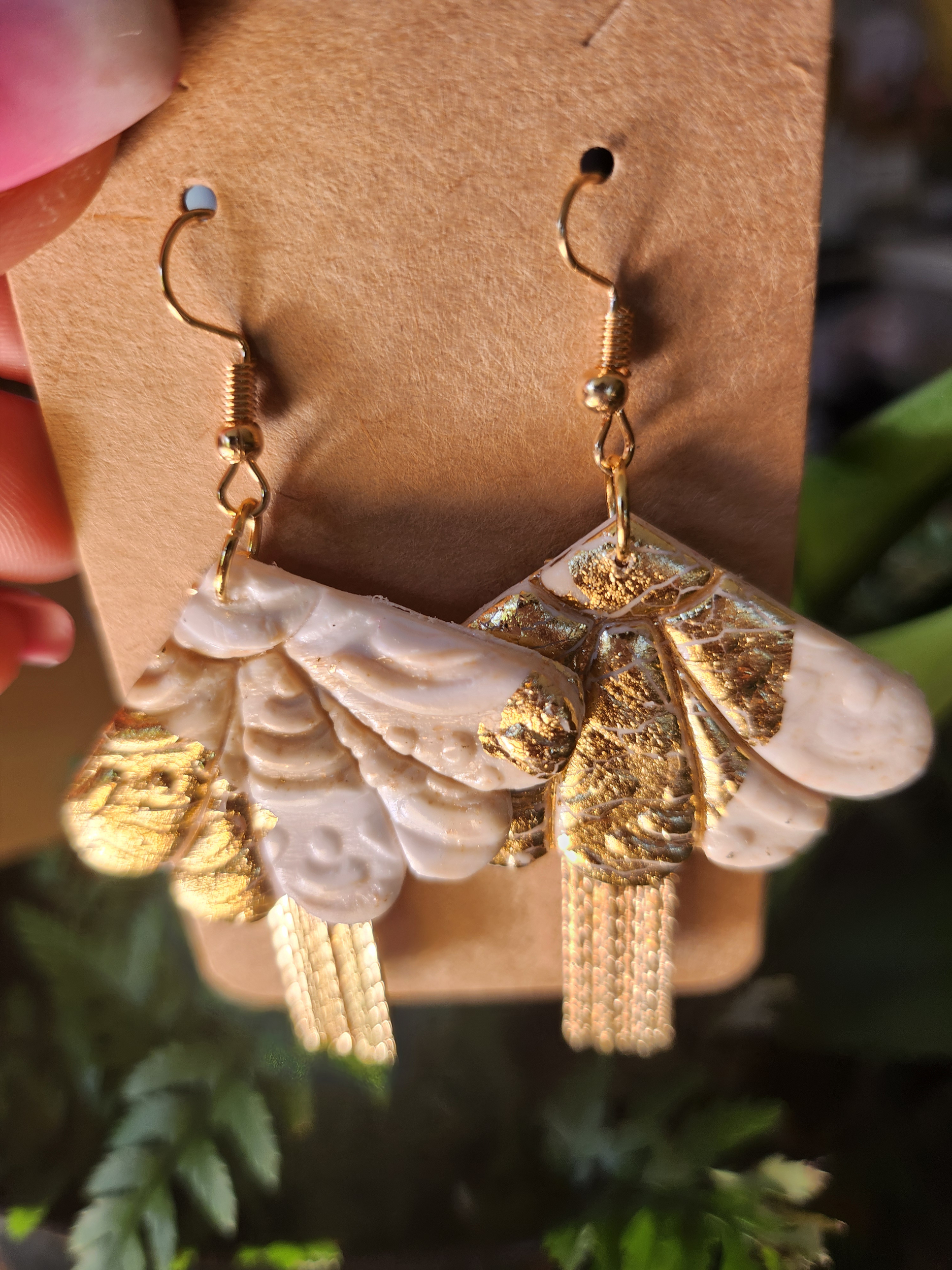 Boucles doreilles éventails blancs et or