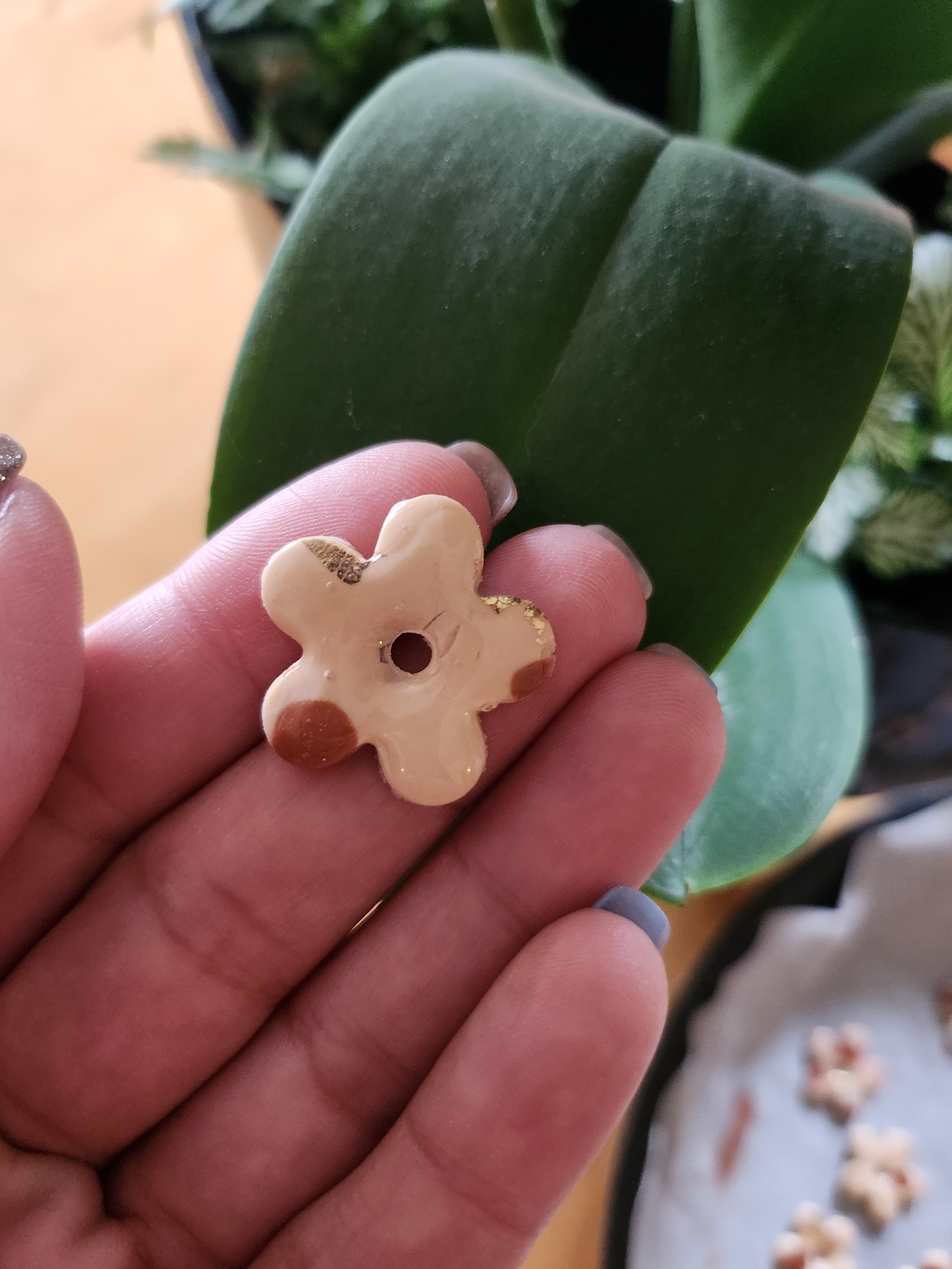 Flora charms XL pate polymere motif girafe