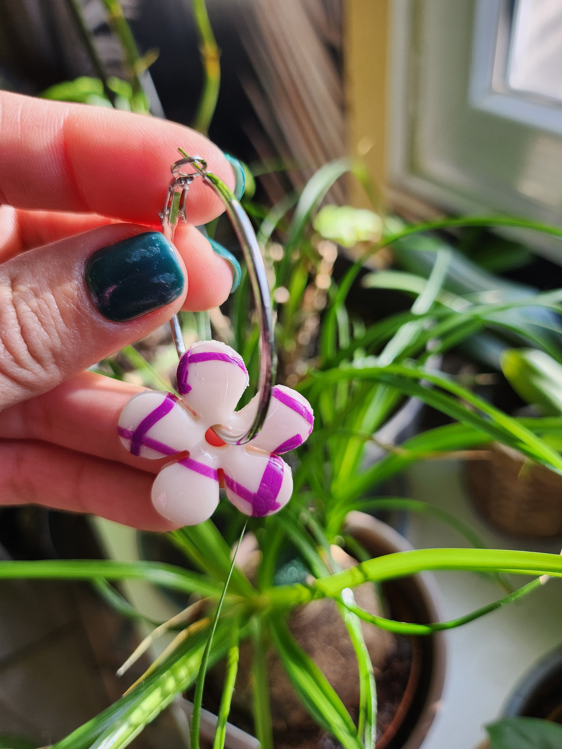 Flora charms XXL damier blanc et fuchsia
