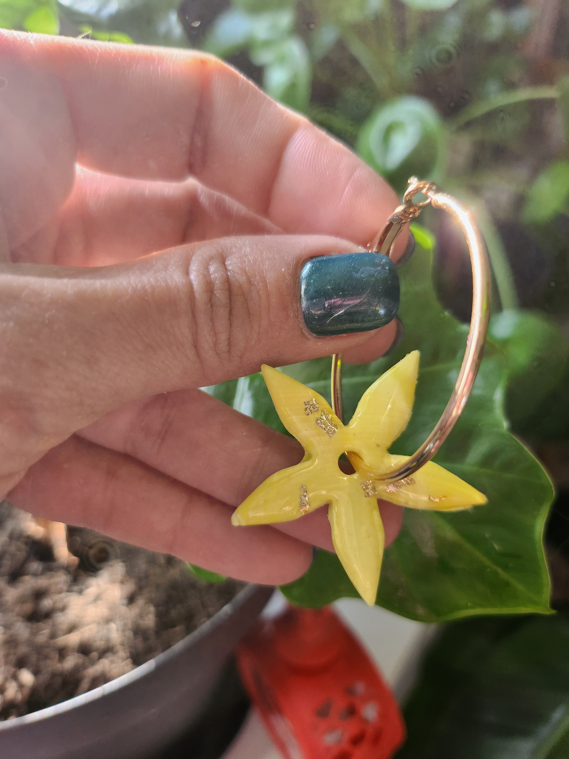 Flora charms frangipaner