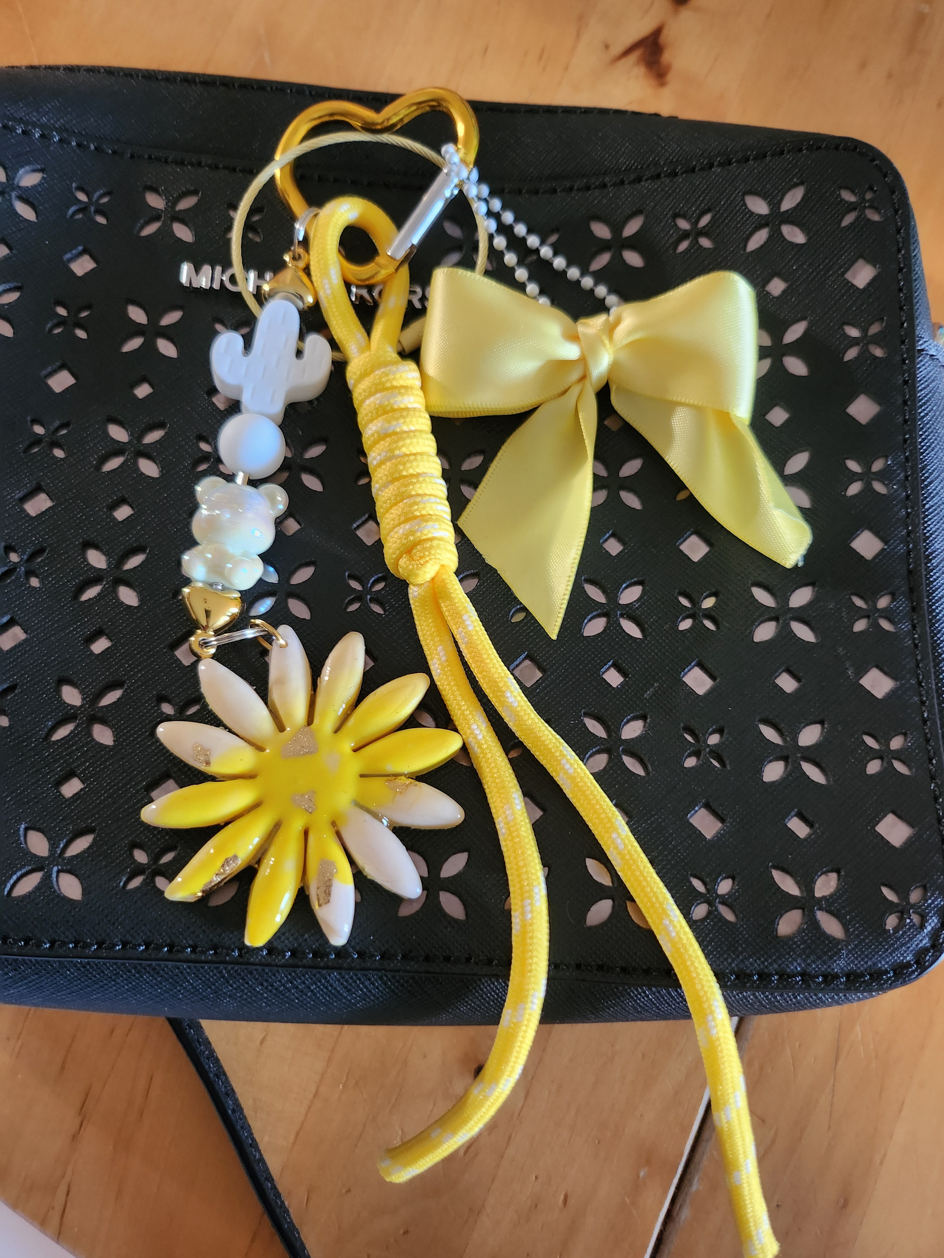 Bijoux de sac jaune et blanc