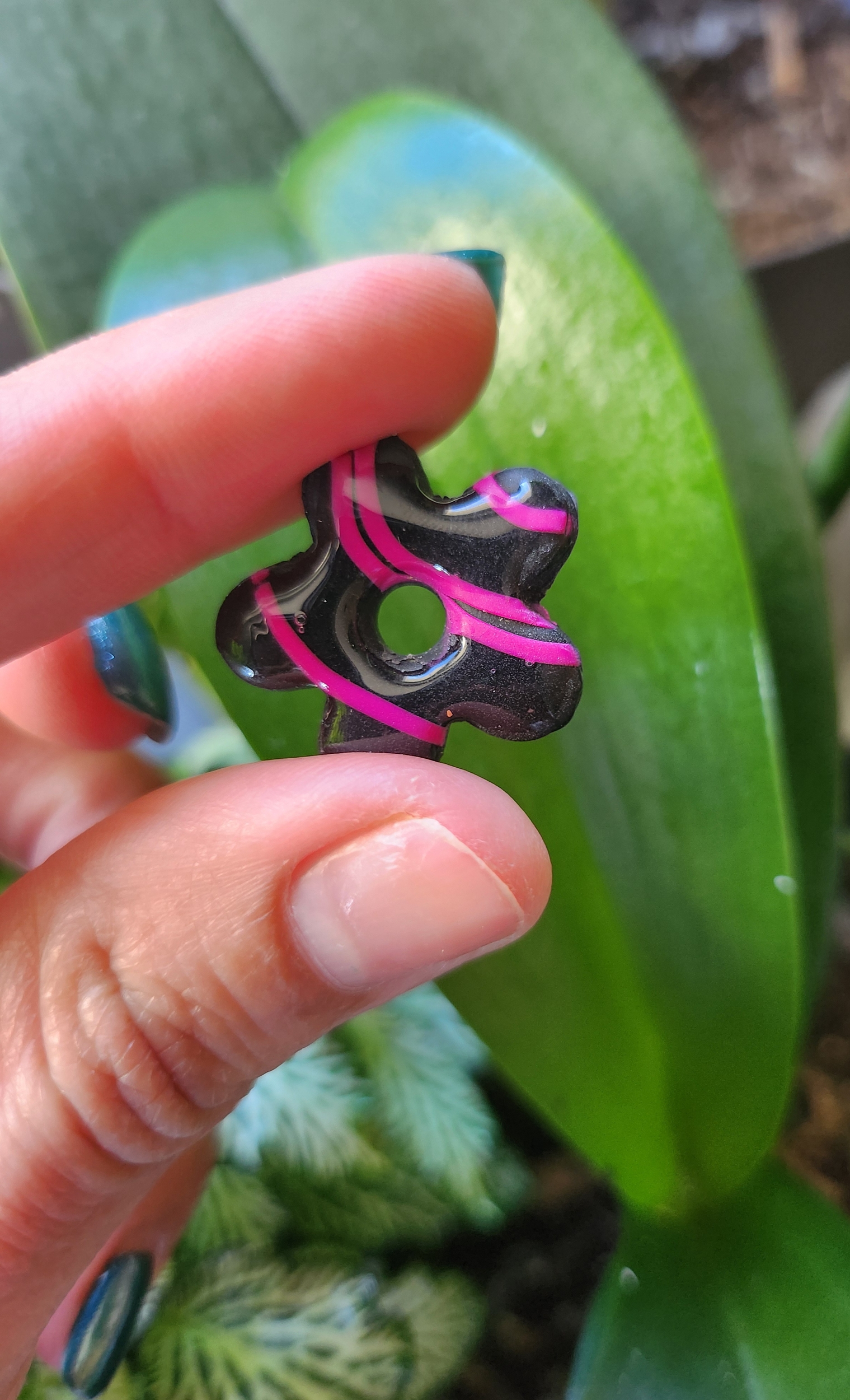 Flora charms noir et fuchsia mini