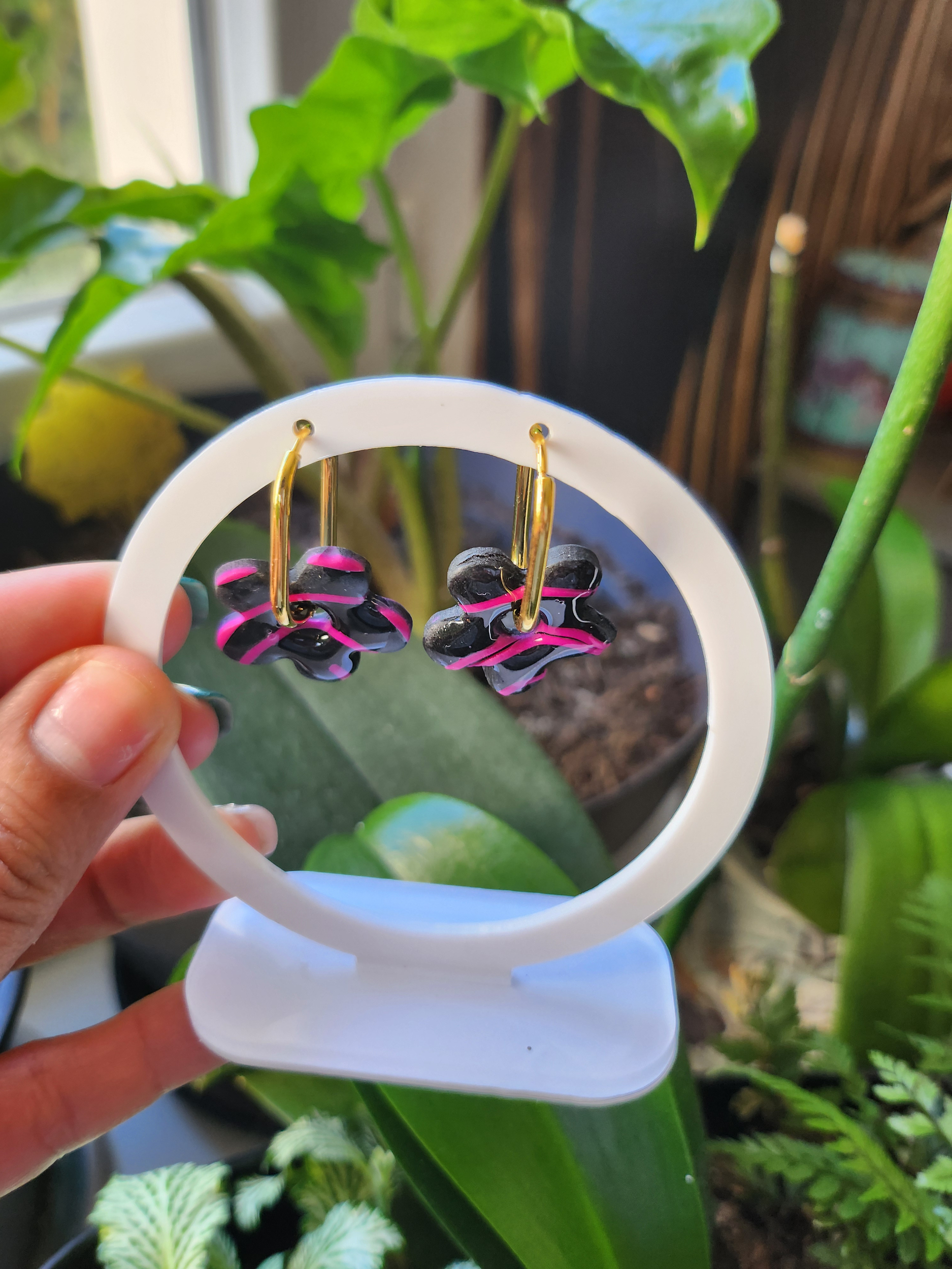 Flora charms M noir et fuchsia
